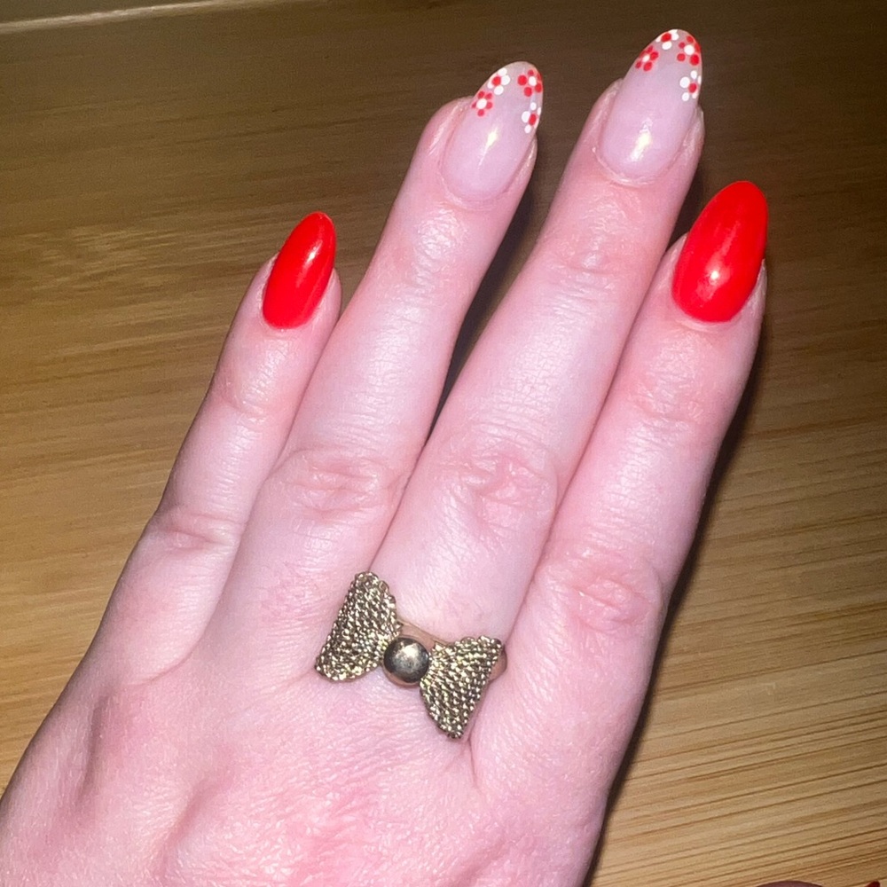Elegant Gold Bow Ring